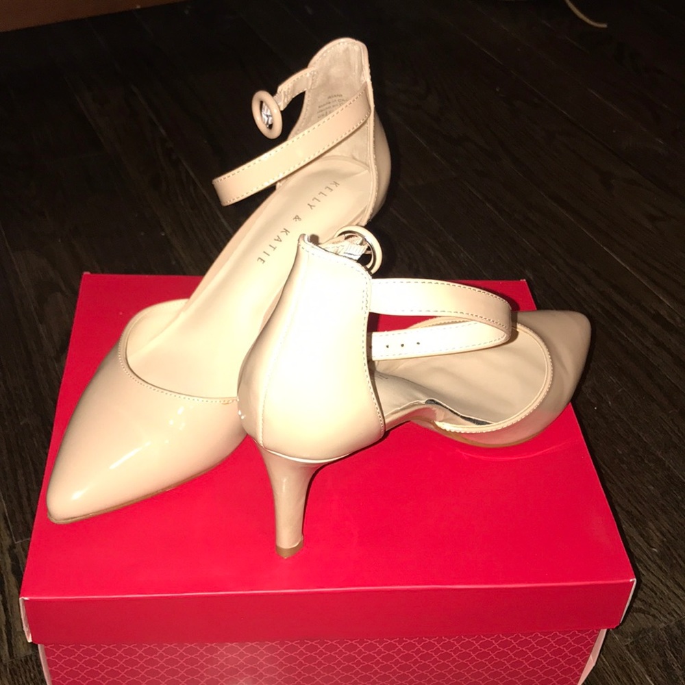 Nude closed toe heel